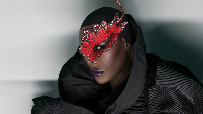 And now, ladies and gentlemen... Hereeeeee's Grace!