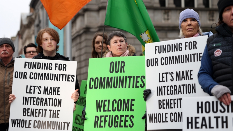 The Dublin Communities Against Racism demonstrate against protests against refugees (RollingNews.ie)