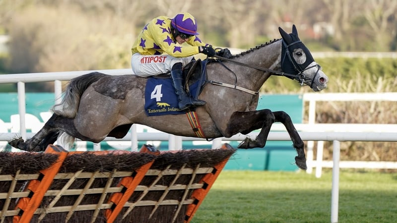 Il Etait Temps powered clear of his rivals in the closing stages