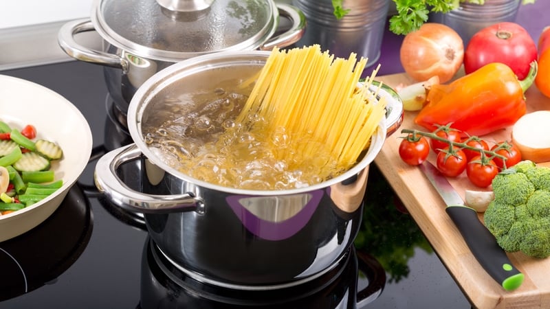 'We aren't all Michelin-starred chefs or Nobel Prize-winning physicists, but we can all make a difference in the way we cook to reduce energy bills while still producing great-tasting food'. Photo: Nitr via Shutterstock