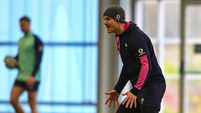 Johnny Sexton has recovered from a dead leg and will face France on Saturday