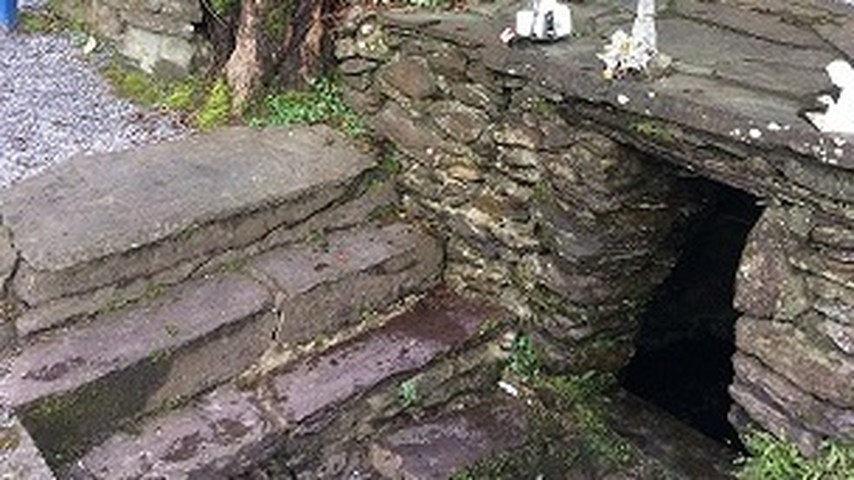 Naomh Gobnait; ómós don Naomh is don ainm.