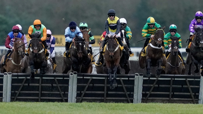 Aucunrisque made all under Nick Scholfield (yellow and black silks)