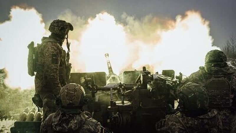Ukrainian gunners fire at Russian positions in Bakhmut