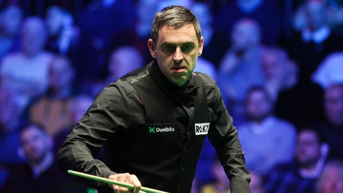 Ronnie O'Sullivan eases into the last-64