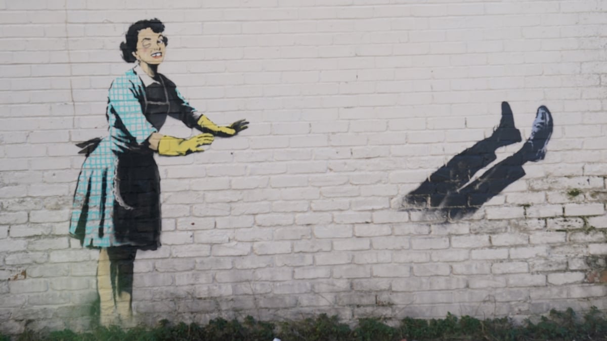 Banksy's 'Valentine's Day Mascara' - part of installation removed by council 