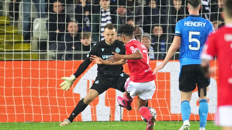 David Neres fires home Benfica's second goal