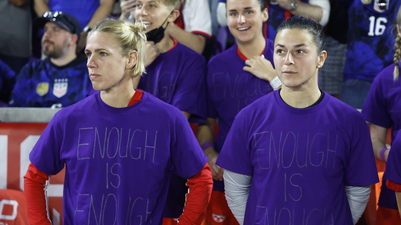 Canada's Sophie Schmidt (L) and Sabrina D'Angelo