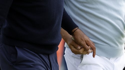 Woods could be seen handing a tampon to Thomas