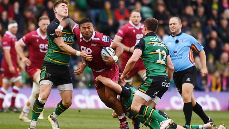 Manu Tuilagi's elbow connects with Tommy Freeman