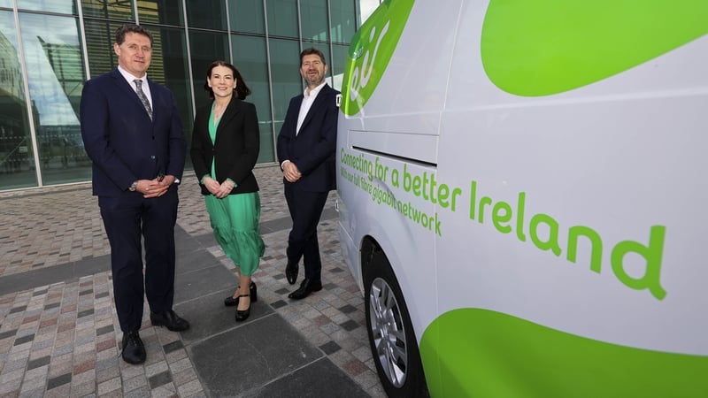 Minister for the Environment, Climate and Communications Eamon Ryan, Eavann Murphy, MD of open eir Wholesale and Oliver Loomes, the CEO of eir
