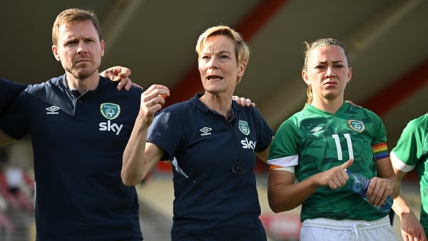Vera Pauw (C) with assistant manager Tom Elmes (L) and Katie McCabe
