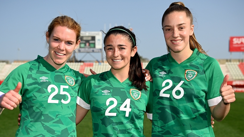 Aoife Mannion (L) with fellow debutantes Marissa Sheva and Deborah-Anne De la Harpe