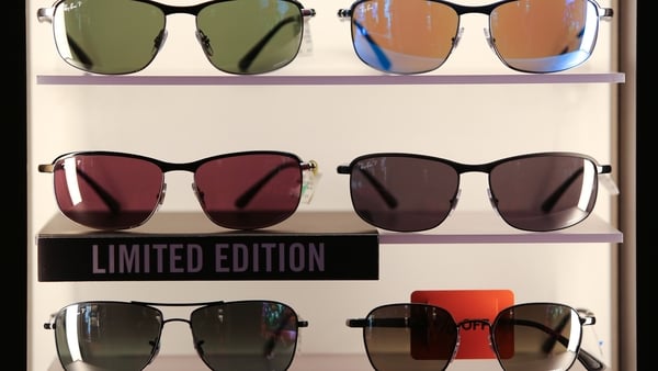 The maker of Oakley and Ray-Ban sunglasses posted a 9.4% rise in revenues to €6.11 billion in the final quarter of the year at current exchange rates