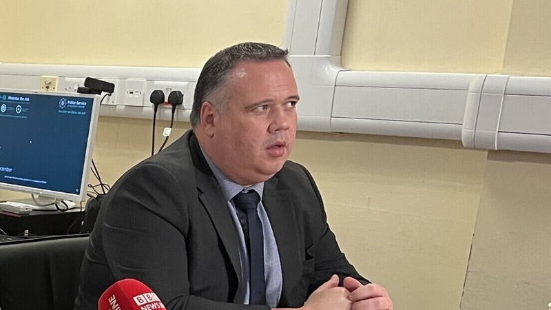 Bhí baint lárnach ag an bPríomhchigire Caldwell le mórfhiosrúcháin coiriúla.