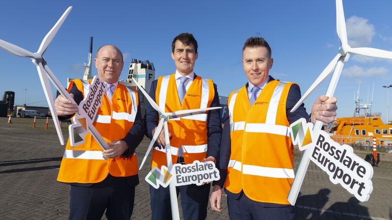 (L-R) Glenn Carr, Iarnród Éireann, Minister Jack Chambers and Paul Lennon, ESB