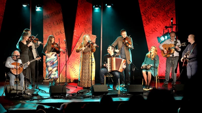 Altan ag seinnt ag céiliúradh 50 Raidió na Gaeltachta