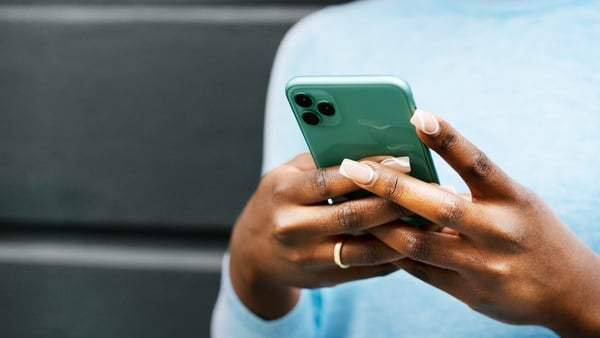 Broadcaster and environmental activist, Fionnuala Moran joined Today With Claire Byrne to discuss why "de-influencing" has become a soaring trend online.