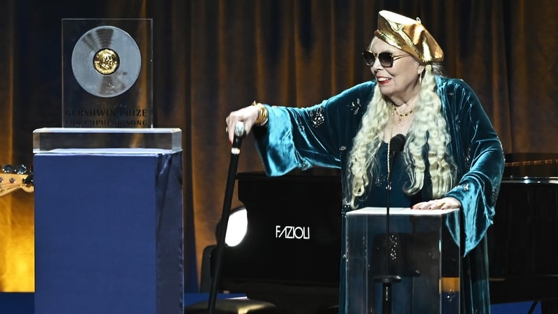 Joni Mitchell accepts the 2023 Library of Congress Gershwin Prize for American Song