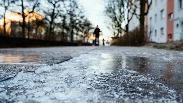 Status Yellow Low Temperature/Ice warnings issued (Stock image)