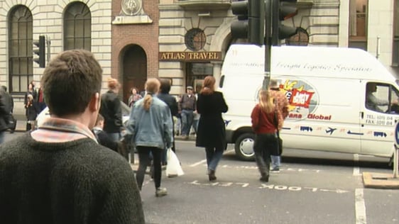 Jaywalkers on Dame Street in Dublin, 1998.