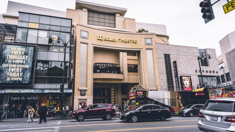 Dolby Theatre, Hollywood Boulevard, mar a mbronnfar Gradaim na nOscar an deireadh seachtaine seo chugainn
