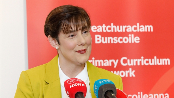 Imní léirithe ag Bord Fhoras na Gaeilge faoi athrú ar churaclam