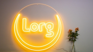 Loretta Ní Ghabháin - Lorg Media i Hollywood