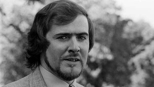 Iar-chraoltóir RTÉ RnaG, Seán P. Ó hÉalaí ar shlí na fírinne