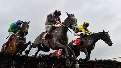Irish Point (centre) found a Grade Three comfortable after operating in Grade One's