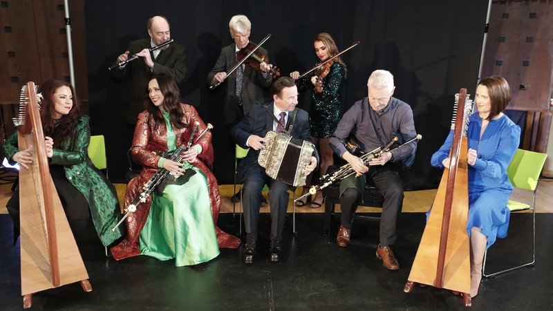 Gradam Ceoil TG4 2023 recipients (L-R): Michelle Mulcahy, Louise Mulcahy, Fintan Vallely, Maurice Lennon, Mick Mulcahy, Méabh Smyth, Mick O'Brien and Síle Denvir (Pics: Liam Burke)