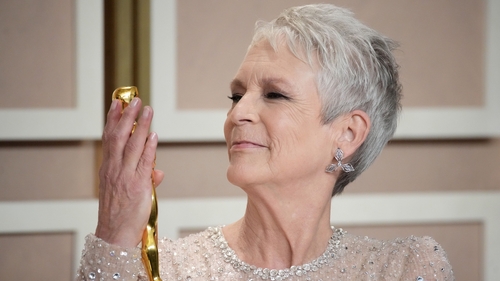 Jamie Lee Curtis with her Best Supporting Actress Oscar