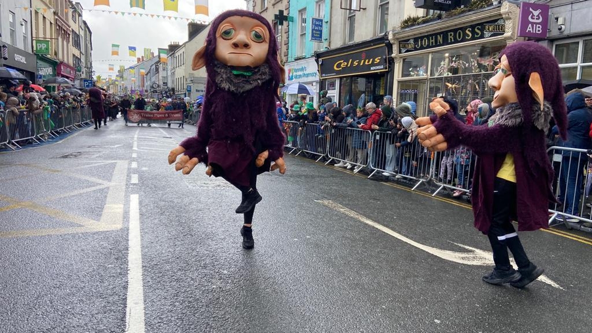 Niall Ó Loingse;Tuillte agus Féile Rós Thráilí.
