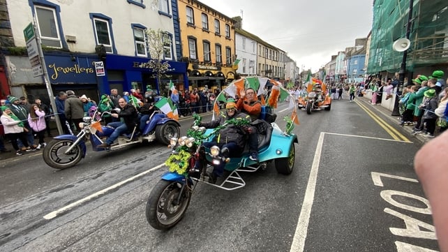 Crowds line the streets of Tipperary town this afternoon