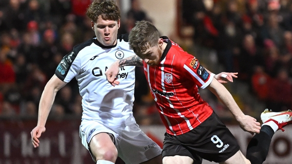 Jamie McGonigle of Derry City in action against Nando Pijnaker