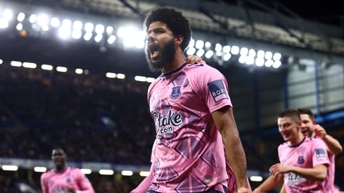 Ellis Simms celebrates after grabbing a late equaliser for Everton
