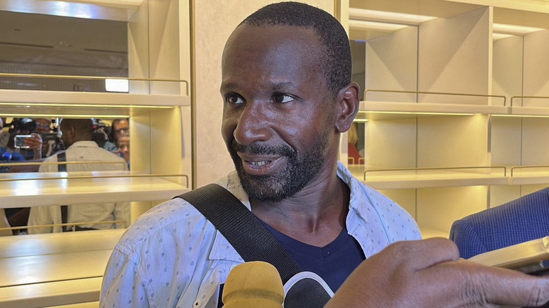 Olivier Dubois speaks to journalists after he arrived in Niger