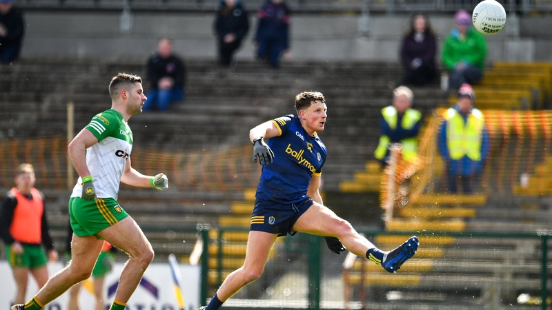 Conor Cox of Roscommon (R) steers over a point