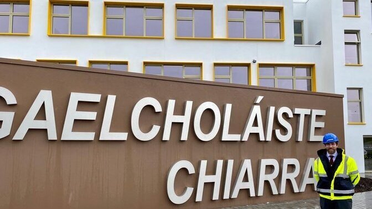 Ruairí Ó Cinnéide; Gaecholáiste Chiarrai. 