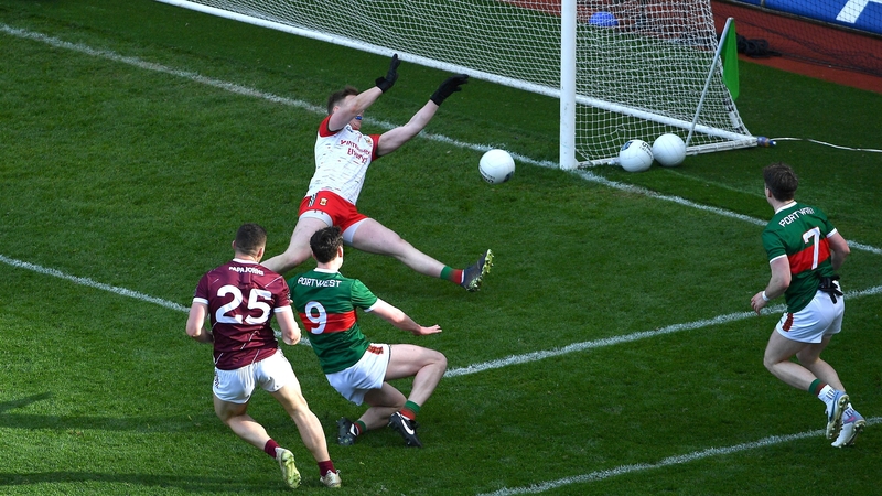 Colm Reape saves from Damien Comer (25)