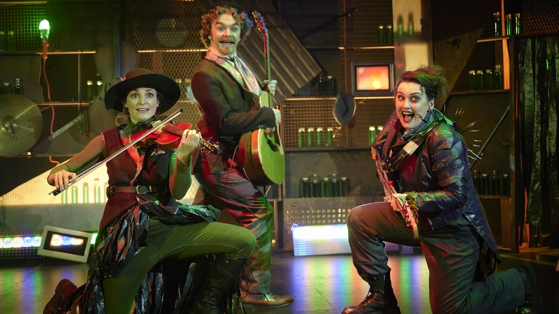 (L-R) Ruth Smith, Fionn Foley and Roseanna Purcell star in Tonic