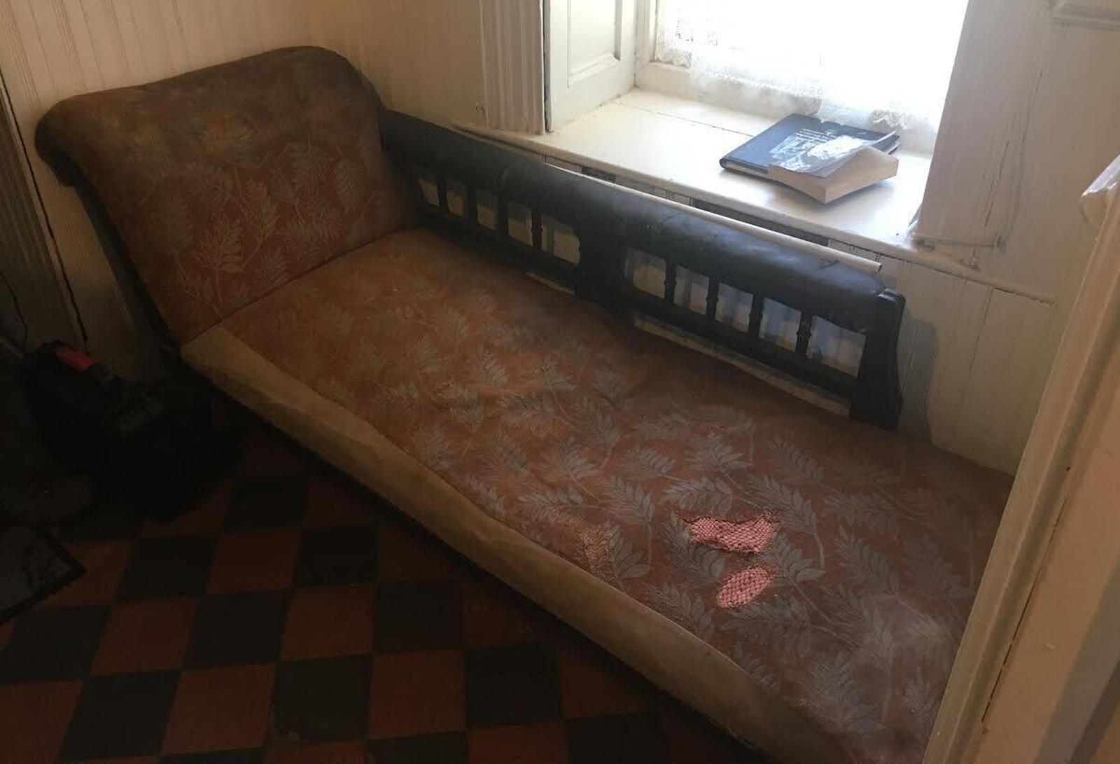 The dying Liam Lynch was laid on this couch in Nugent's pub in Newcastle to await the doctor and ambulance.