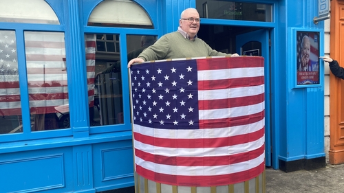 Michael Carr standing on the pop up podium on Garden Street in Ballina