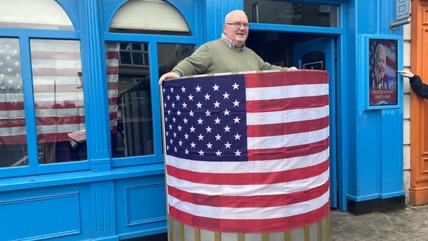 Michael Carr standing on the pop up podium on Garden Street in Ballina