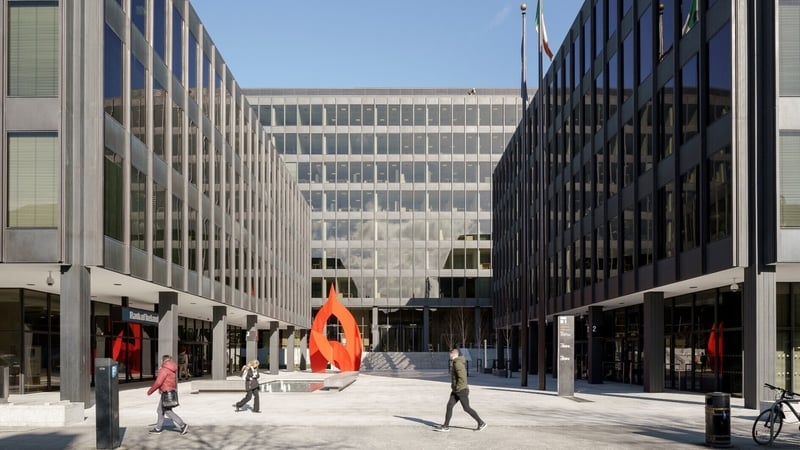 Miesian Plaza Exterior 1