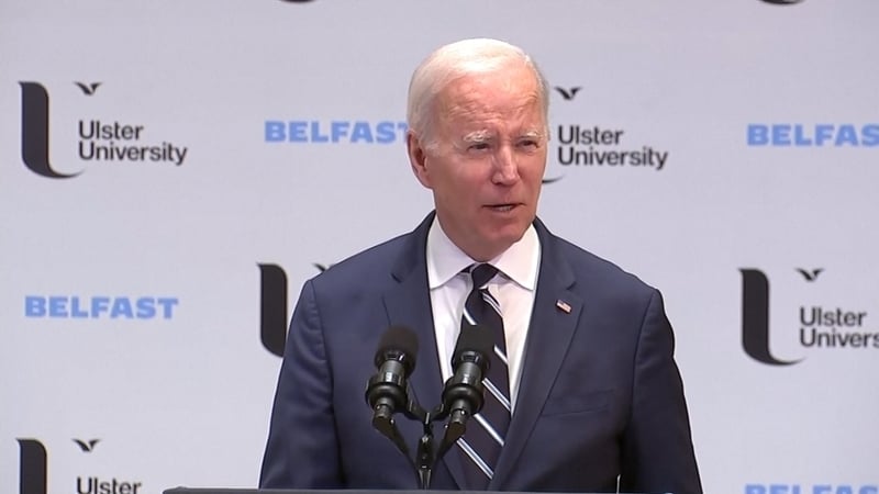 Uachtarán na Stát Aontaithe Joe Biden in Ollscoil Uladh, Béal Feirste