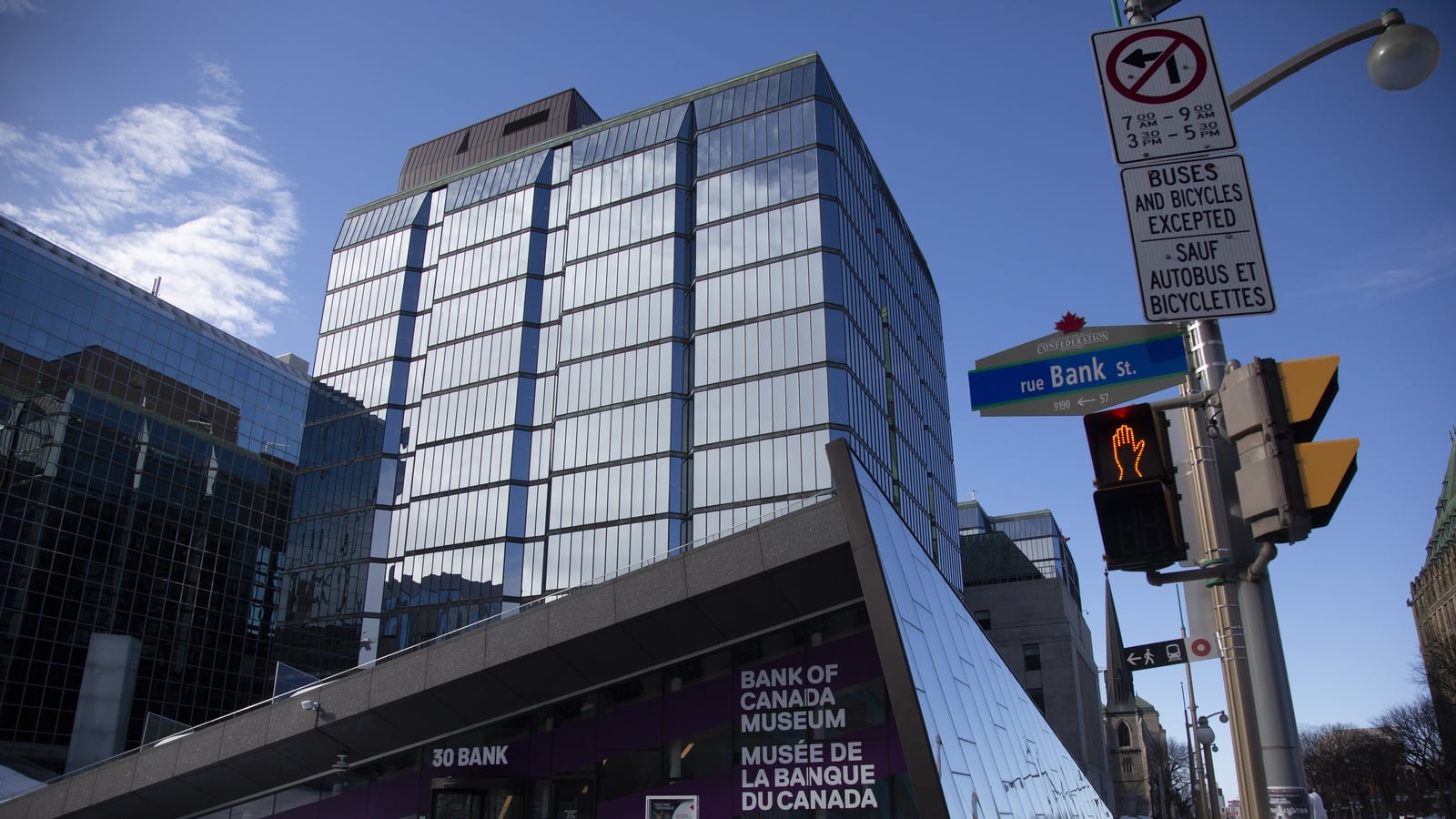 Canada's central banks holds rate steady