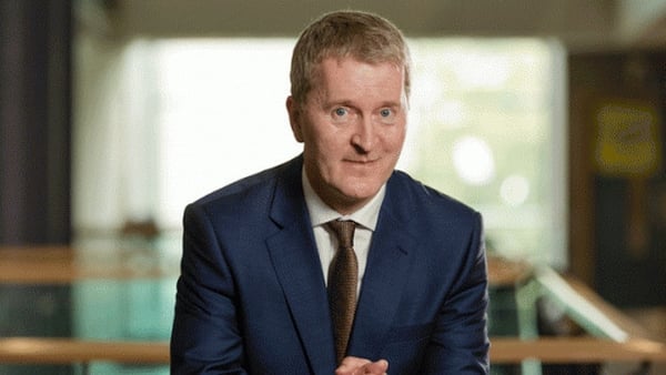 Saol agus Saothar: Fionntán de Brún