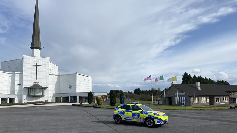 Súil le Joe Biden i gCnoc Mhuire ag am lóin