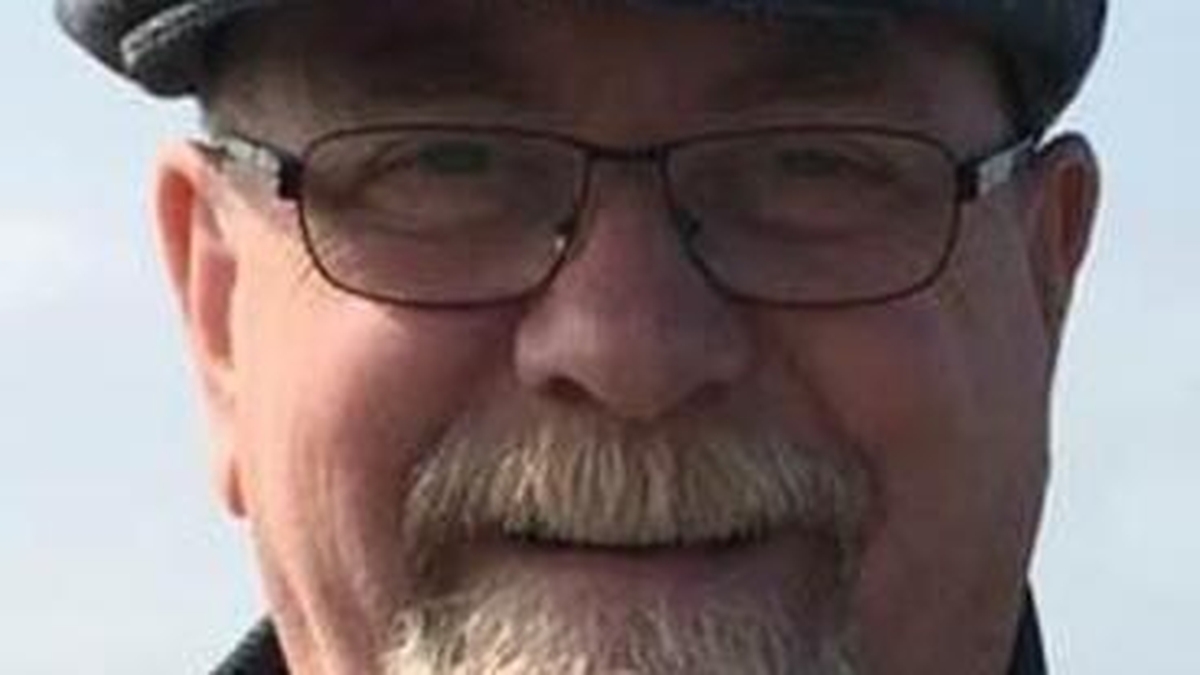 John Maguire, iriseoir, Páras. 